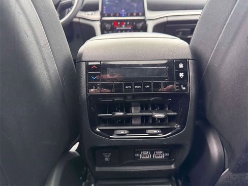 Used 2024 Jeep Grand Cherokee L Limited w/ Luxury Tech Group II image 11