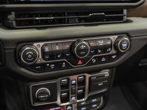 Used 2024 Jeep Wrangler Unlimited Rubicon 392 image 65