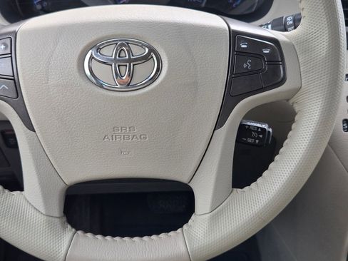 Used 2013 Toyota Sienna XLE w/ Premium Pkg image 21