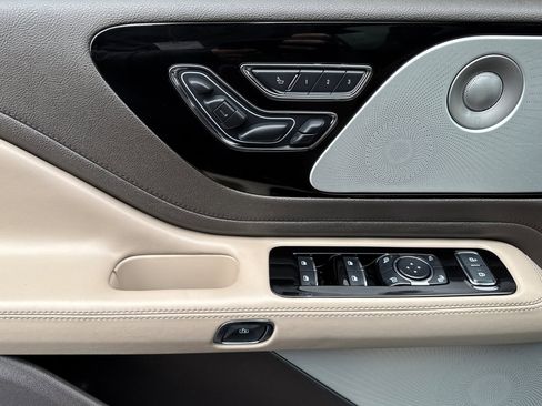 Used 2024 Lincoln Aviator Reserve w/ Equipment Group 201A image 11