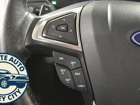 Used 2019 Ford Fusion SEL image 11