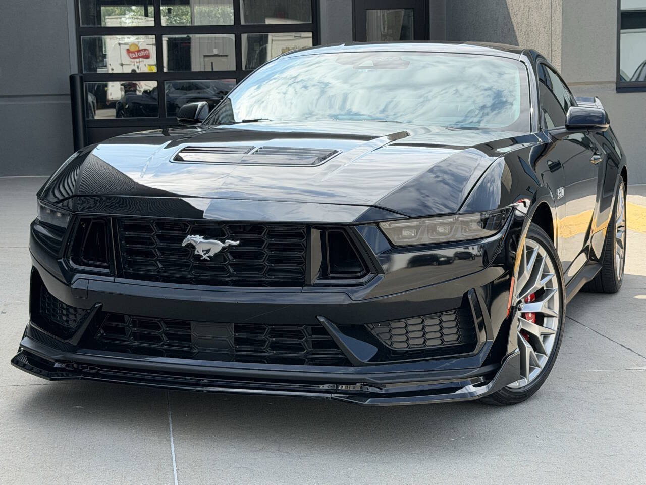 Used 2025 Ford Mustang GT Premium RWD image 3