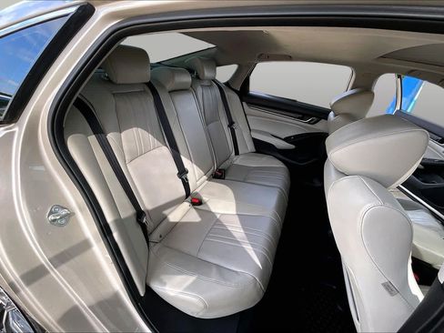 Used 2018 Honda Accord Touring image 20