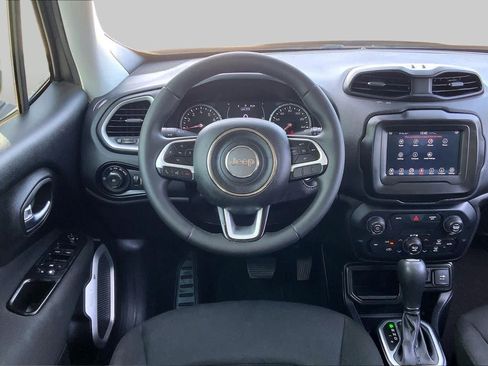 Used 2018 Jeep Renegade Latitude FWD image 5