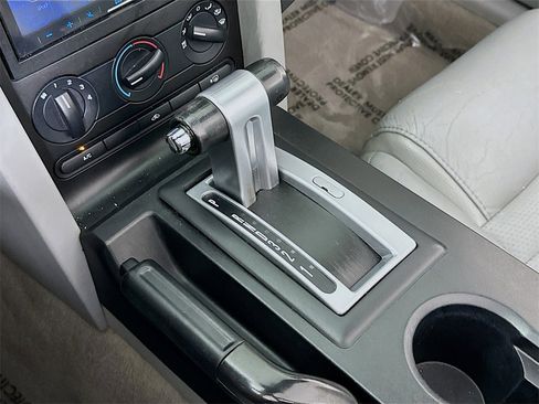 Used 2006 Ford Mustang GT Premium image 18