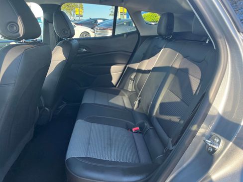 Used 2025 Chevrolet Trax LT w/ LT Convenience Package image 25