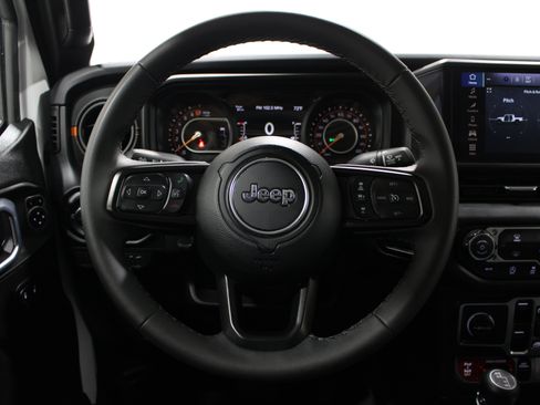 Used 2026 Jeep Gladiator Mojave AWD/4WD image 11