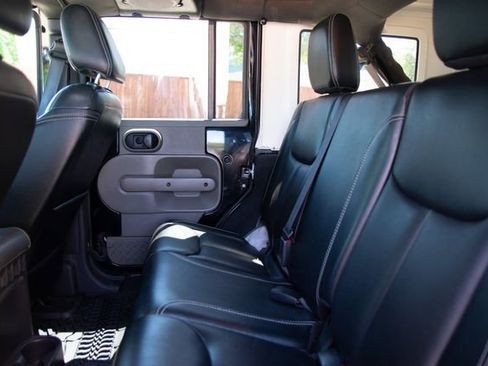 Used 2009 Jeep Wrangler Unlimited Rubicon w/ Dual Top Group image 25