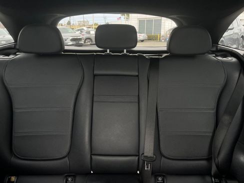 Used 2024 Mercedes-Benz GLC 300 4MATIC image 38