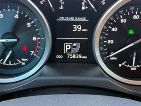 Used 2014 Toyota Land Cruiser image 13