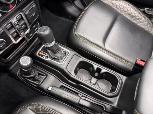 Used 2023 Jeep Wrangler Unlimited Sahara AWD/4WD image 21