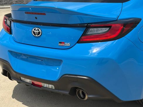 Used 2022 Toyota GR86 Premium RWD image 5