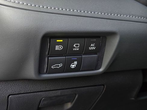 Certified 2026 Toyota Highlander Limited AWD/4WD image 19