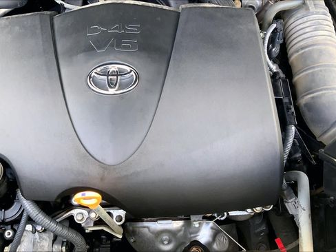 Used 2020 Toyota Highlander XLE FWD image 33