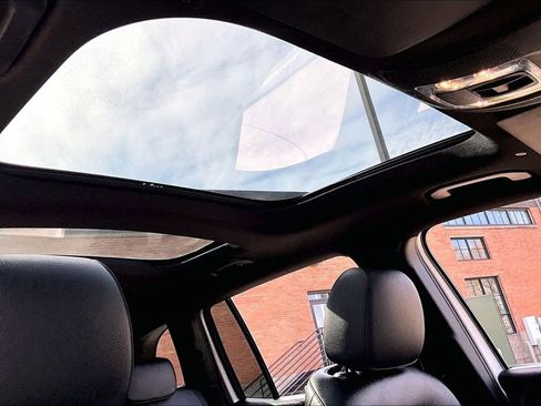 Used 2022 Mercedes-Benz GLB 250 GLB 250 w/ Premium Package Lite image 22