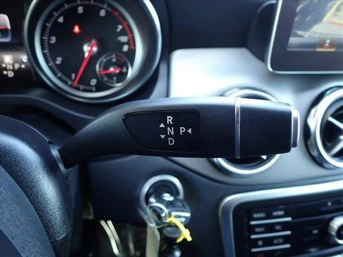 Used 2020 Mercedes-Benz GLA 250 4MATIC image 25