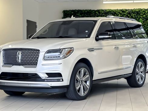 Used 2018 Lincoln Navigator Reserve w/ Technology Package AWD/4WD image 8
