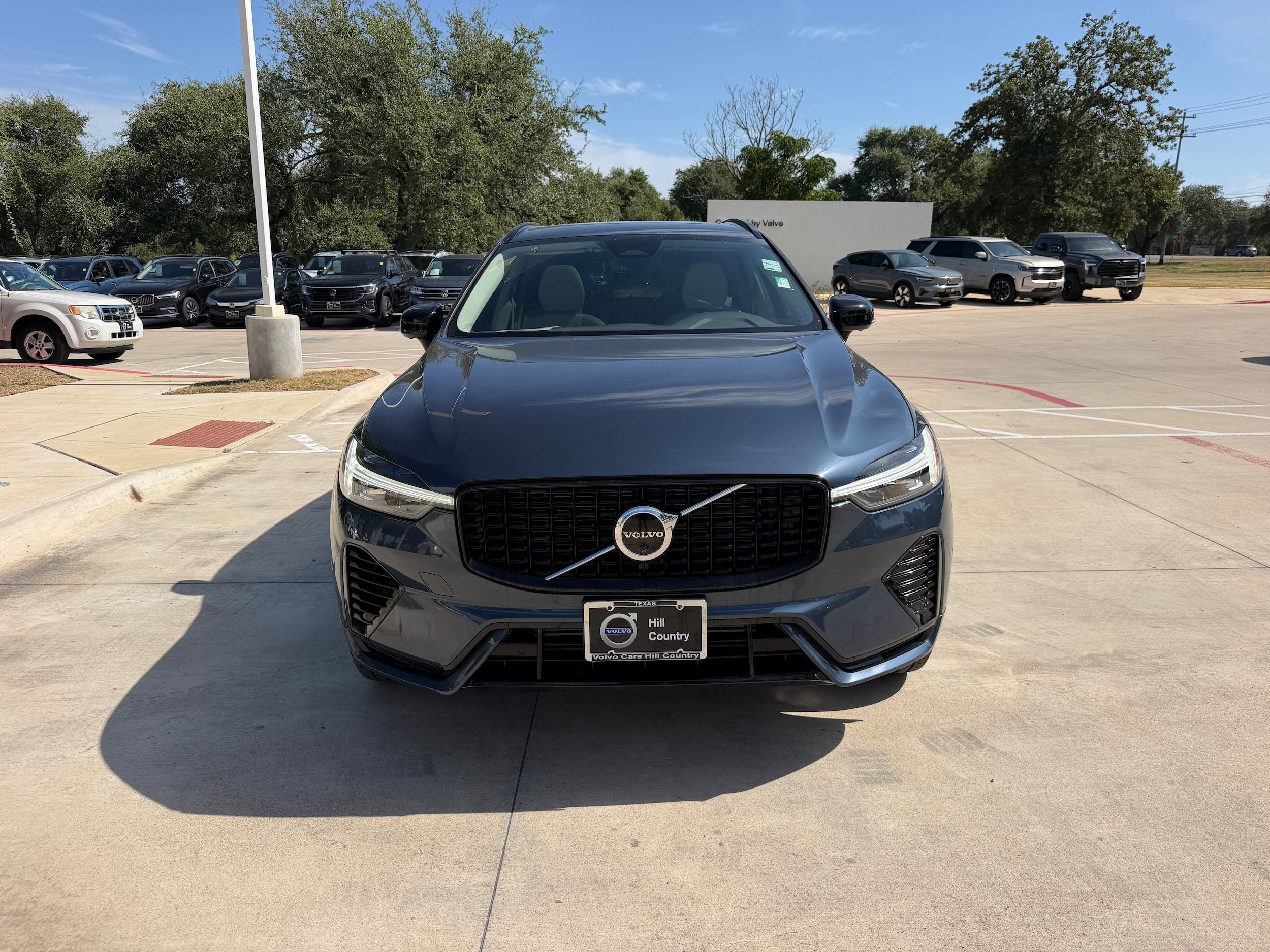 Certified 2025 Volvo XC60 T8 Plus w/ Protection Package Premier AWD/4WD image 8