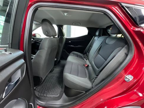 Used 2022 Chevrolet Bolt EUV LT w/ Comfort Package FWD image 19