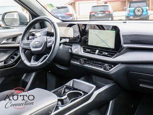 Used 2025 Chevrolet Equinox LT image 19