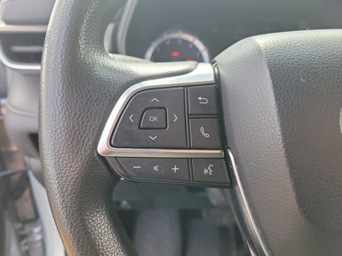 Used 2021 Toyota Highlander L FWD image 25