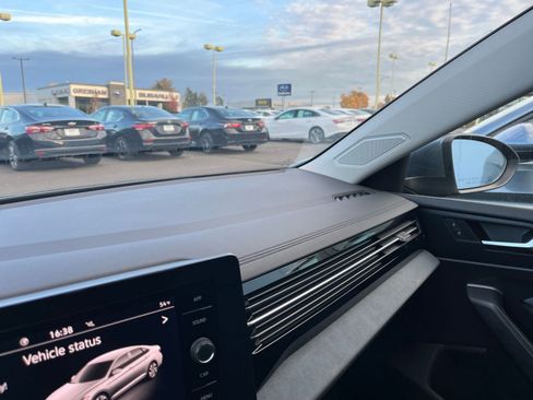 Used 2025 Volkswagen Jetta SE image 35