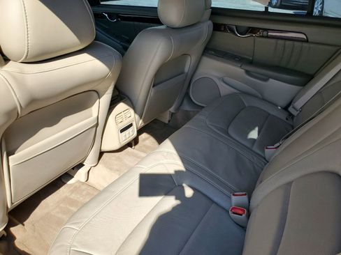 Used 2004 Cadillac De Ville DHS w/ Equipment Group image 24