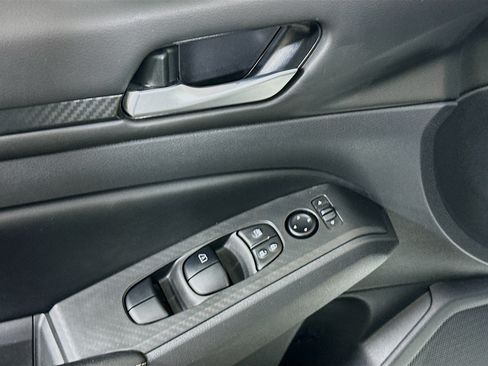 Used 2024 Nissan Altima 2.5 SV AWD/4WD image 15