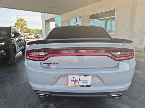 Used 2022 Dodge Charger SXT w/ Blacktop Package RWD image 5