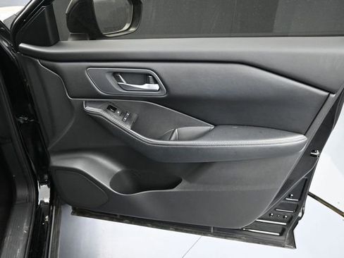 Used 2024 Nissan Rogue SV image 28