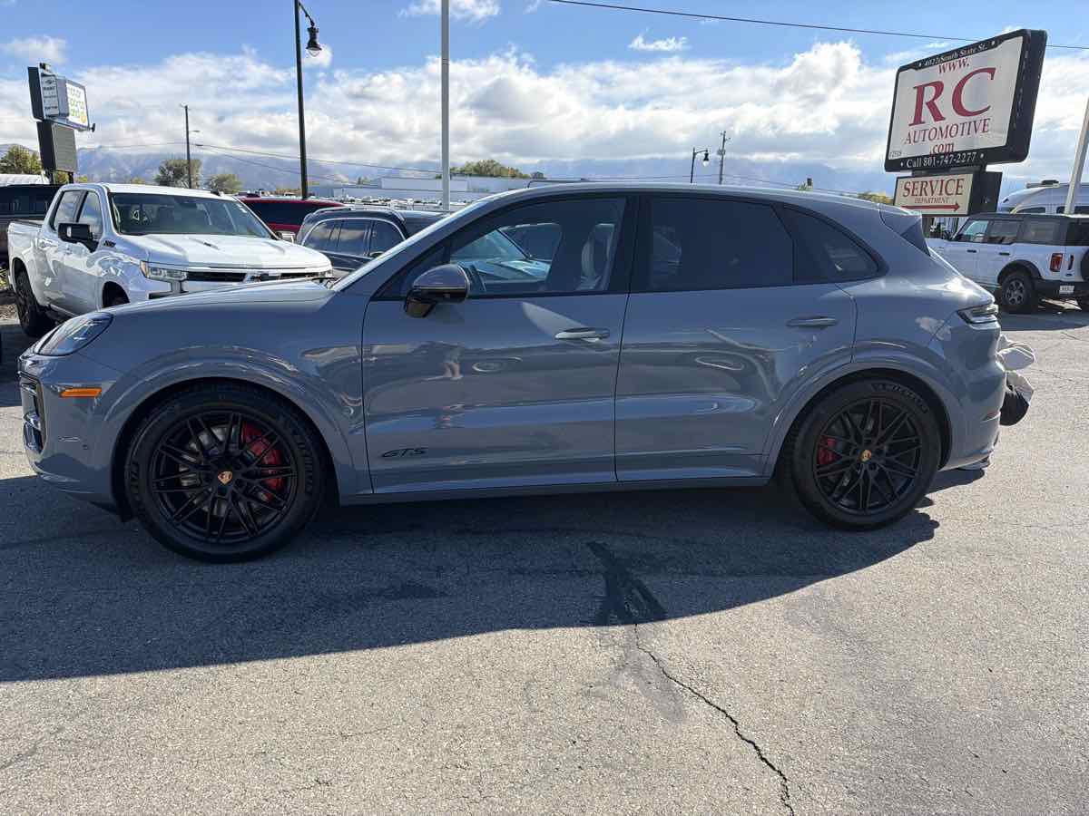 Used 2026 Porsche Cayenne GTS AWD/4WD image 6