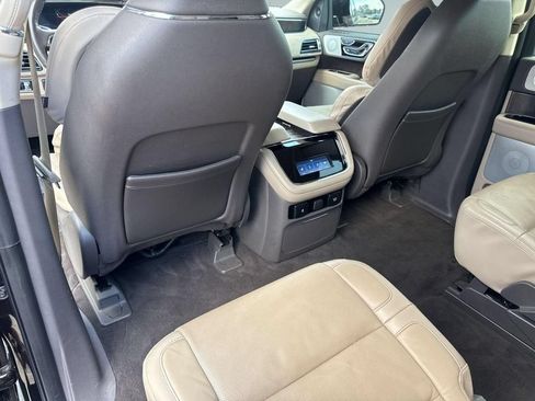 Certified 2022 Lincoln Navigator Reserve AWD/4WD image 28