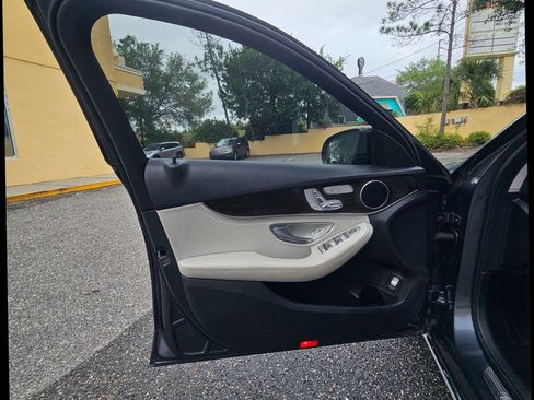 Used 2016 Mercedes-Benz C 300 4MATIC Sedan image 39