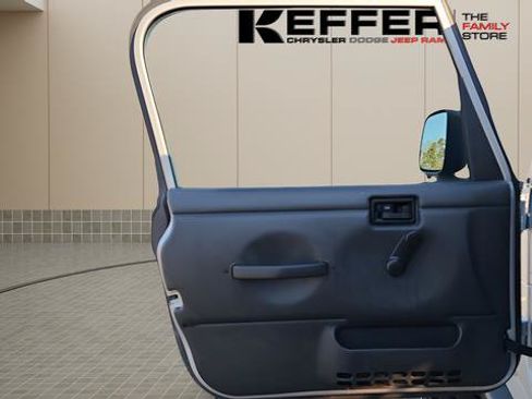 Used 2004 Jeep Wrangler 4WD image 21