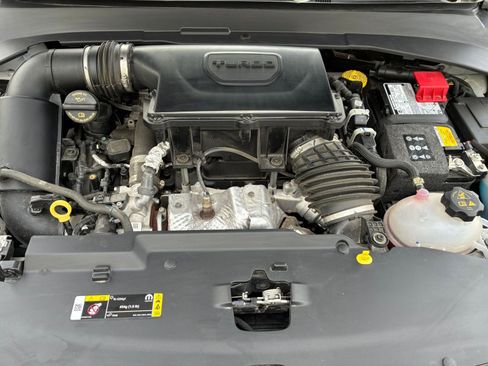 Used 2025 Jeep Compass Limited image 33