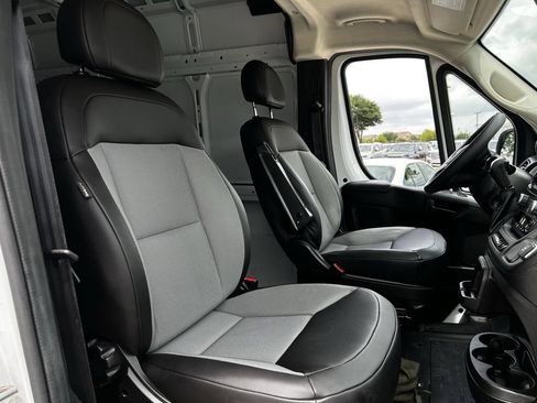 Used 2025 RAM ProMaster 2500 w/ Convenience Group FWD image 27