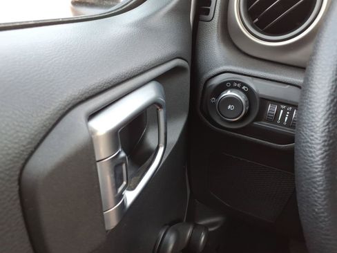 Used 2019 Jeep Wrangler Sport AWD/4WD image 22