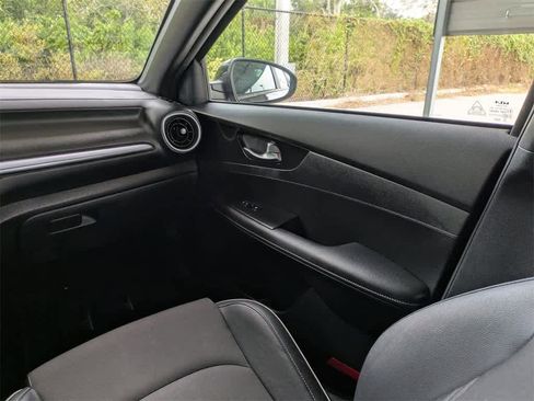 Used 2022 Kia Forte GT-Line w/ GT-Line Premium Package image 17