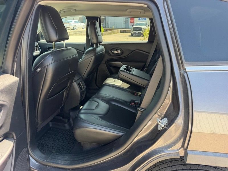 Used 2020 Jeep Cherokee Latitude Plus AWD/4WD image 7