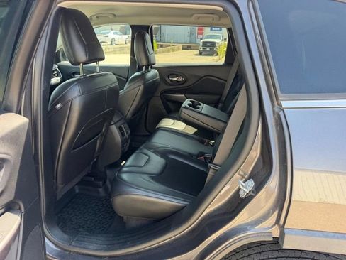 Used 2020 Jeep Cherokee Latitude Plus AWD/4WD image 7