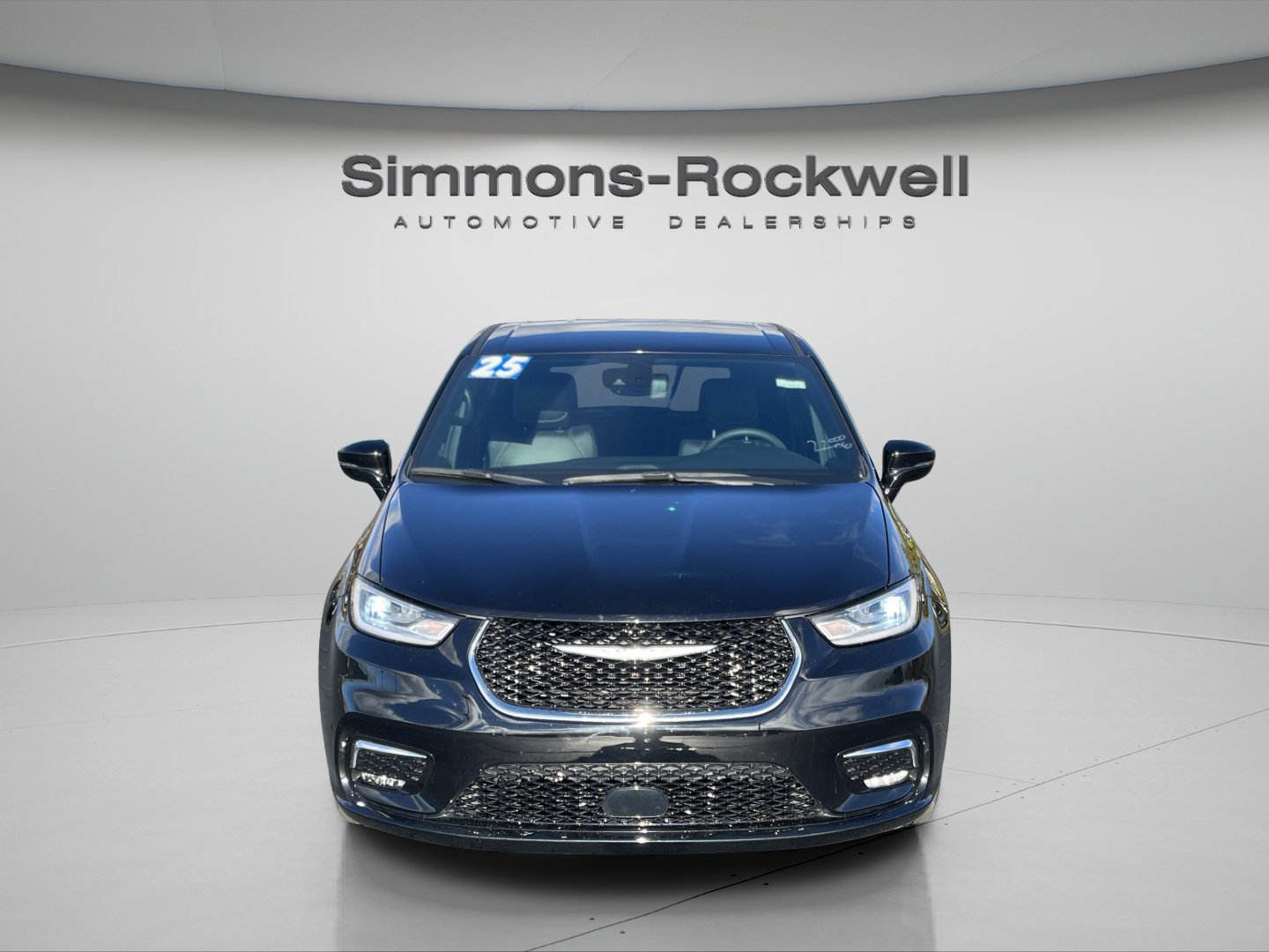 Used 2025 Chrysler Pacifica Select FWD image 8