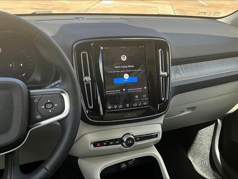 New 2026 Volvo XC40 B5 Plus w/ Protection Package Premier image 21