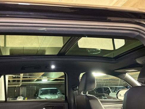 Used 2021 Volkswagen Atlas Cross Sport SE w/ Panoramic Sunroof Package AWD/4WD image 33