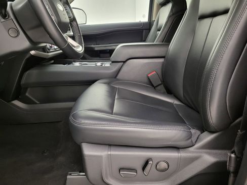 Used 2024 Ford Expedition Max XLT image 5