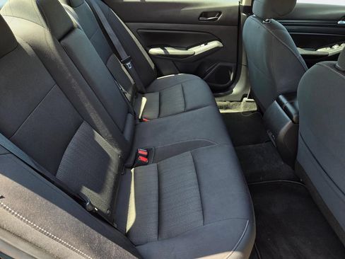 Used 2025 Nissan Altima 2.5 SV FWD image 28
