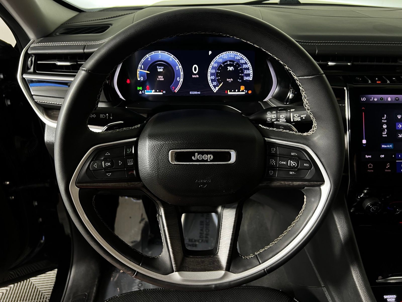 Used 2023 Jeep Grand Cherokee Limited w/ Luxury Tech Group II AWD/4WD image 16