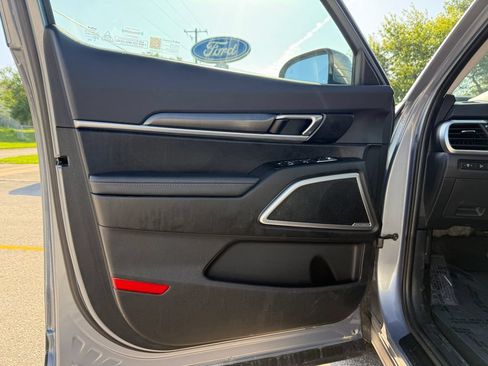 Used 2023 Kia Telluride LX AWD/4WD image 17