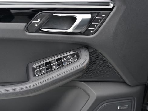 Certified 2026 Porsche Macan AWD/4WD image 26