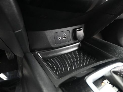 Used 2018 Nissan Rogue SV AWD/4WD image 20