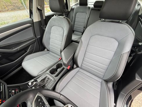 Used 2025 Volkswagen Jetta SE image 35